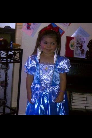 imnotmadjustyet's tweet photo. Cutest girl in the world!! http://t.co/3K1MkmVB