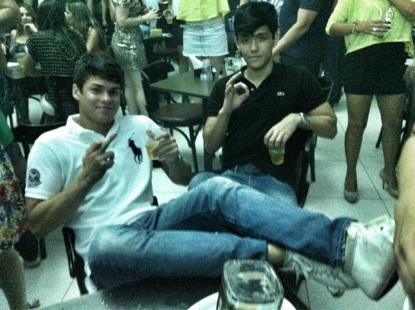PedroAugustoo's tweet photo. 💯limites , forro da curtição chopp time kkkkk ! 👲 http://t.co/zgIEdcMw