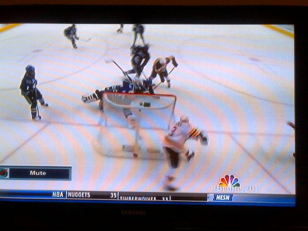 NaokoFunayama's tweet image. Re-watching. Reliving. Bergeron. Bergeron! @NESN #Bruins2011