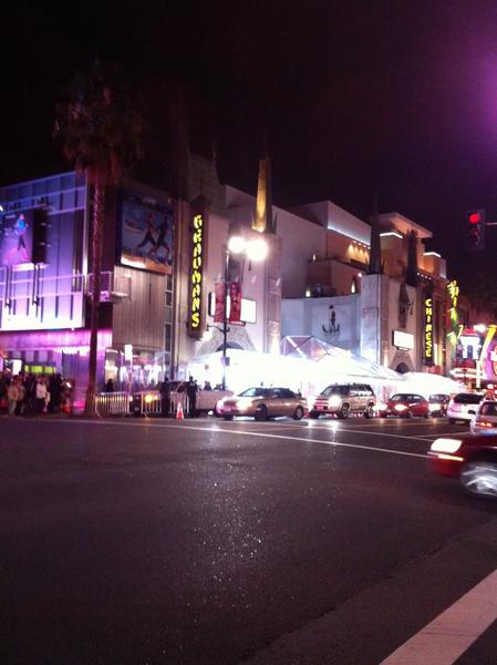 LuxePalladium's tweet photo. The red carpet is about to start here at the Grauman's Chinese Theatre #thisis40 http://t.co/xi9A4LIz