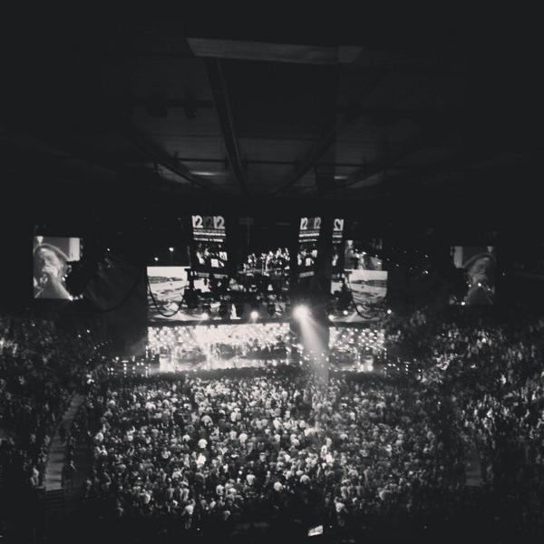 RT this image if you support #SandyRelief. Text ROBINHOOD to 50555 to give $10.