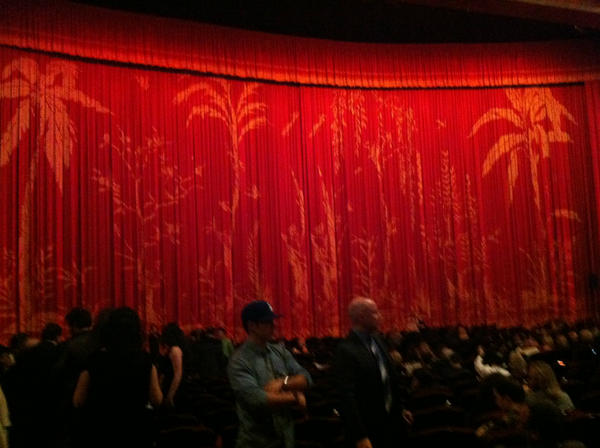 LuxePalladium's tweet photo. The stage is set! #ThisIs40Premiere http://t.co/iPfmAzlw