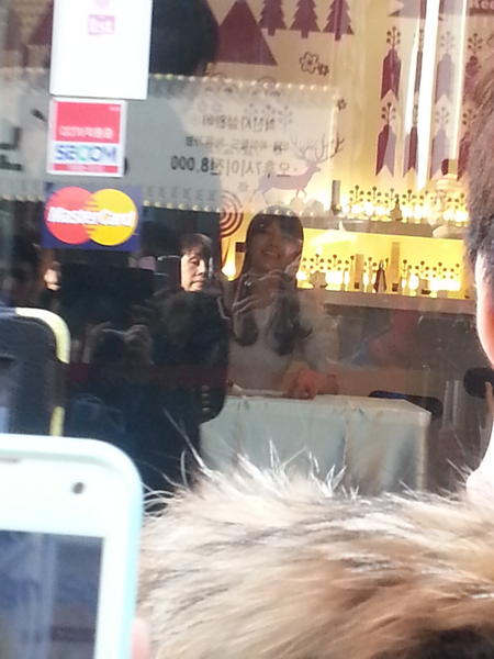 [PIC][01-12-2012]SooYoung xuất hiện tại buổi fansign cho thương hiệu mỹ phẩm "LLang" vào chiều nay A9AKbl-CEAIMqwL