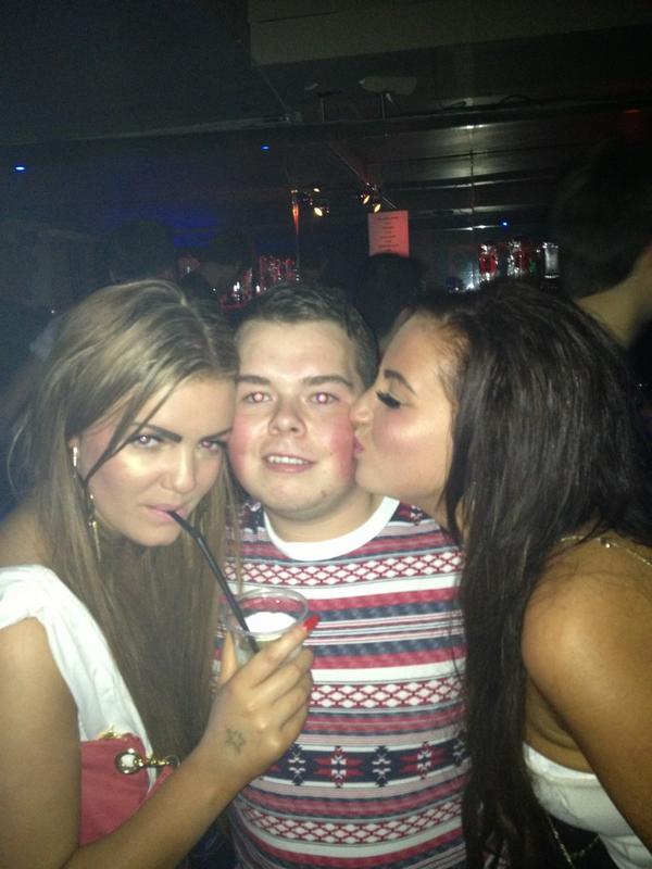 Thompsrs03's tweet image. Pulled a couple of worldys in space was alrightt @reecestalley @danniellexx  #nicebrows #fucked