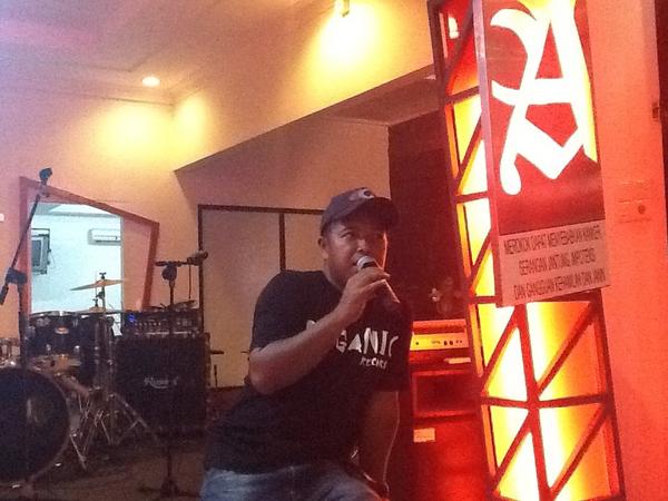 wavezine tweet media