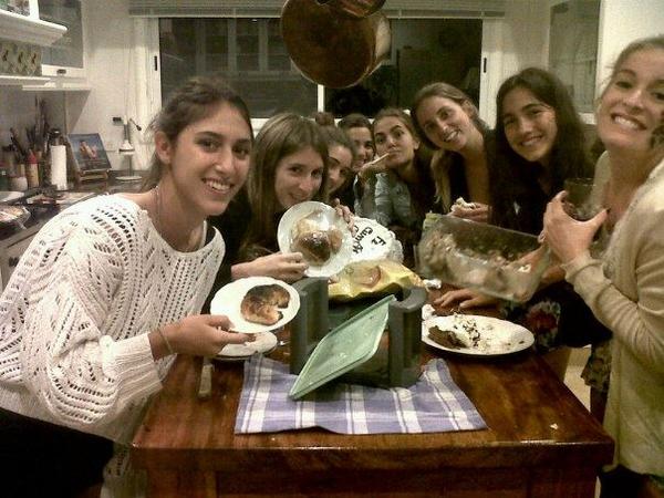 pazbadia's tweet photo. Por muchos maas  @carochain @solrohrer @Clarilopezb @Mernavarro @ukellamazares @FlopyArguello @Juaniloffreda http://t.co/gP3Wrpox