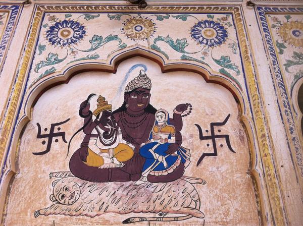gregeranne's tweet photo. Farvel kaotiske og fantastiske India! Venter på Oslo flyet i Helsinki! http://t.co/i7egxIME