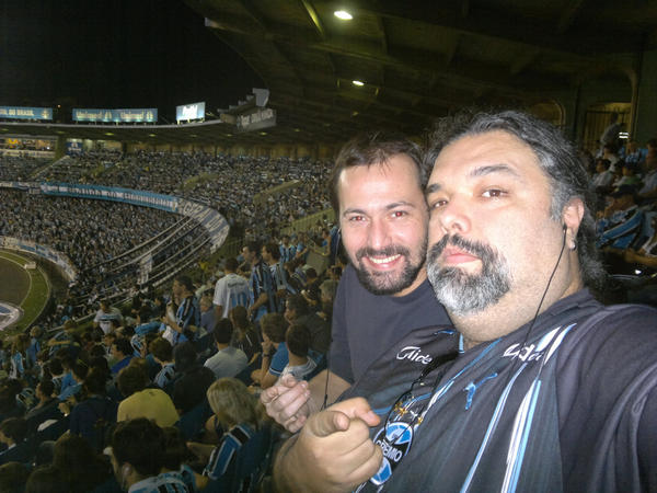 aaguterres's tweet photo. Eu e meu amigão @diegoadegas apoiando incondicionalmente nosso Tricolor... #OlimpicoEuFui http://t.co/hWrWWdLz