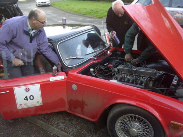 heroeventseu's tweet photo. Car 40 receiving a temp fix to get them onto Cardiff Gate #lejog http://t.co/PLc3uoE3