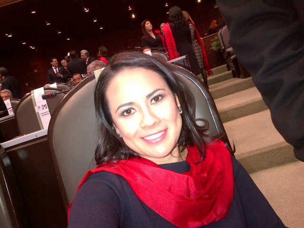 Ya list@s en el Salón de Pleno de San Lázaro, a punto de iniciar la Sesión de Congreso General. #NosuneMéxico