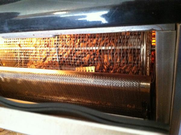 BenjaminNevius's tweet image. Roasting coffee with @jasiebert20! #javabean