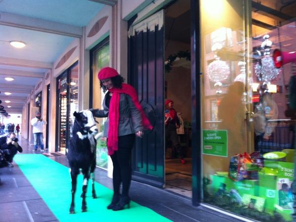 Mellaagewaard's tweet image. 1e dag v laatste mnd is prima moment om na 10mnd weer te posten. Leuke dag met #StoereVrouwen #paktuit winkels openen:)