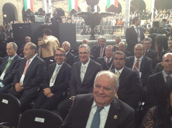 krikett_com's tweet photo. Carlos Slim, Emilio Azcárraga y Ricardo Salinas Pliego son algunos de los invitados de @EPN en Palacio Nacional. http://t.co/HQtKUTv1