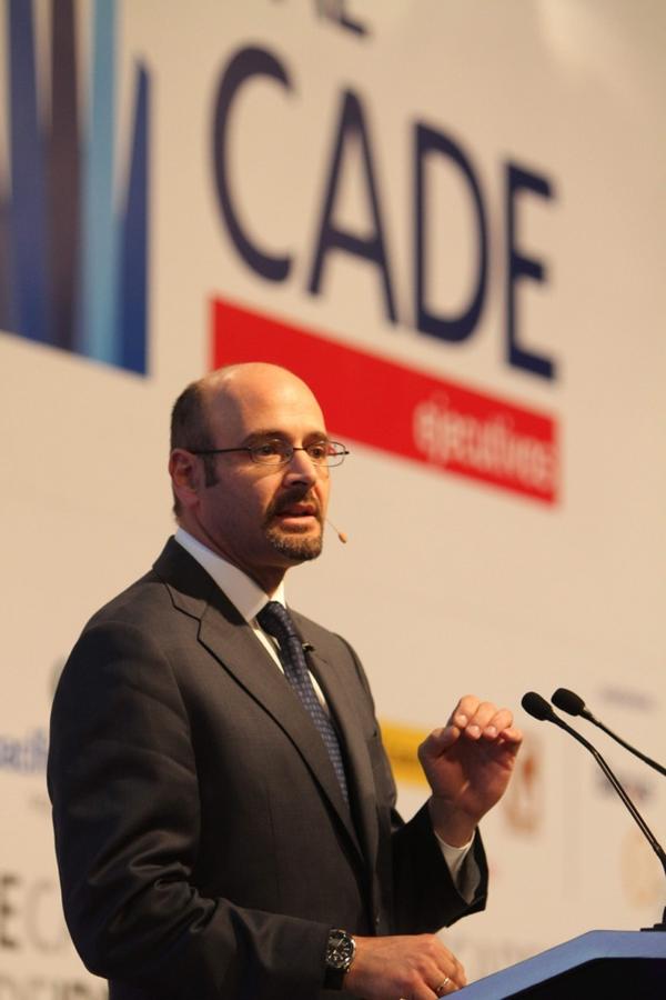 ClaroPeru's tweet photo. "Para una inclusión plena, debe haber educación buena" Dionisio Romero en la #CADE2012 http://t.co/PTZvhIXI