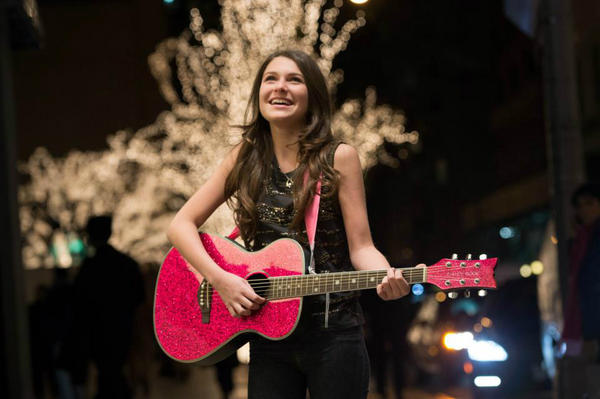 ElleWSource's tweet image. She is so elegant