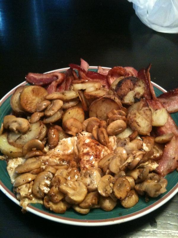 milner_mitch's tweet photo. Im so full i cant get to the couch to take a nap i guess the floor will have to do. http://t.co/ZjsHlMqD