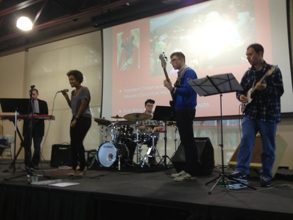 scvmcPACEclinic's tweet photo. Check out Jackie Gage &amp; the JurassiC at World AIDS Day Silicon Valley #WAD2012 #WADSV http://t.co/Tw2cgJ01