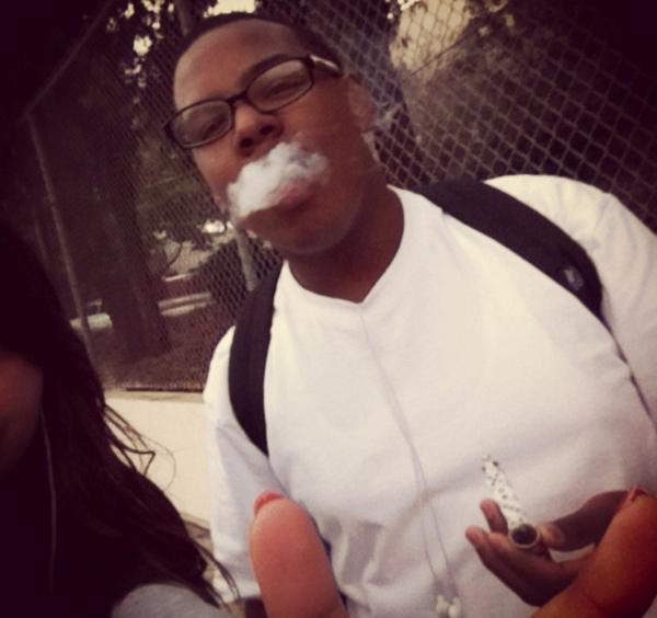 _IamDonavan's tweet image. Let's blaze it or what?!

#HighAsTheSky😊