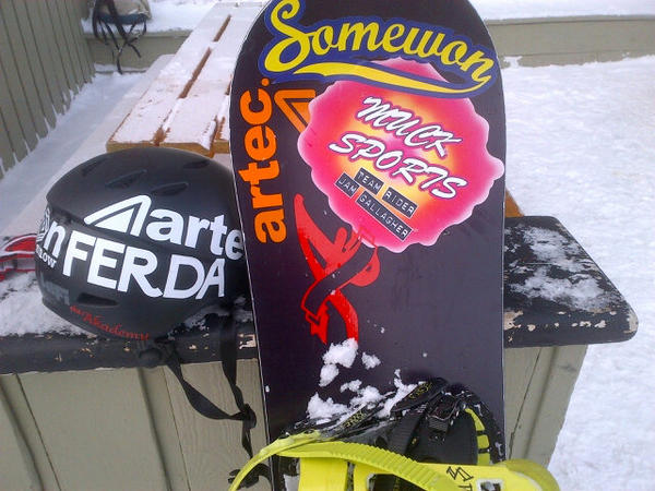 JamGallagher1's tweet photo. Thanks @artecsnb @SomewonSnow @mucksports #FerDa @Akademyshred for the boarding! #Sunshine #Gear shoutout! http://t.co/9Gpi1VWc
