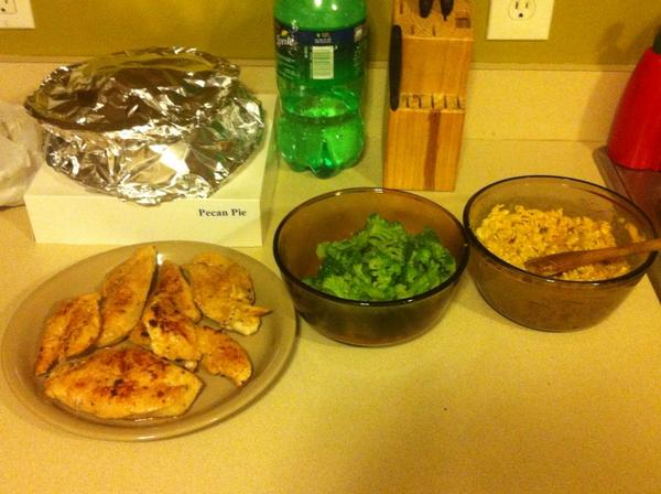 SharpShooter812's tweet image. Dinner is served!!!! And don't hate on the pecan pie.... That's how I get down #ChefFlow lol