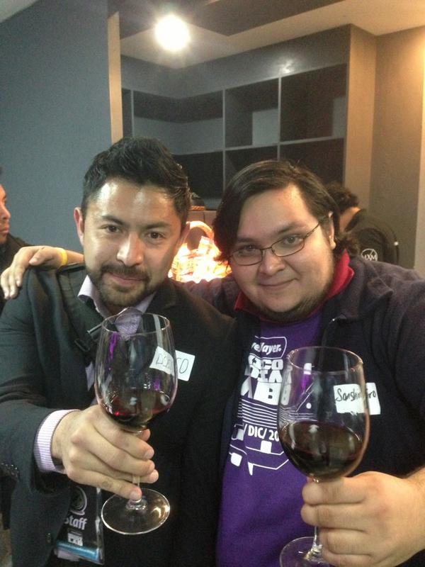 MexicoMediaLab's tweet image. El jefe de los facilitadores facilitandose la garganta #fayerwayermml