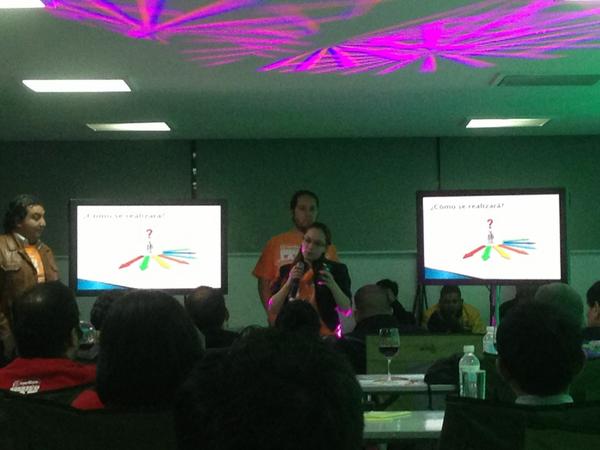 MexicoMediaLab's tweet image. El último equipo de la jornada presentando su aplicación #fayerwayermml