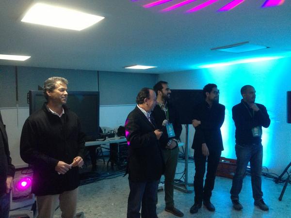 MexicoMediaLab's tweet image. El jurado presentando al equipo ganador #fayerwayermml