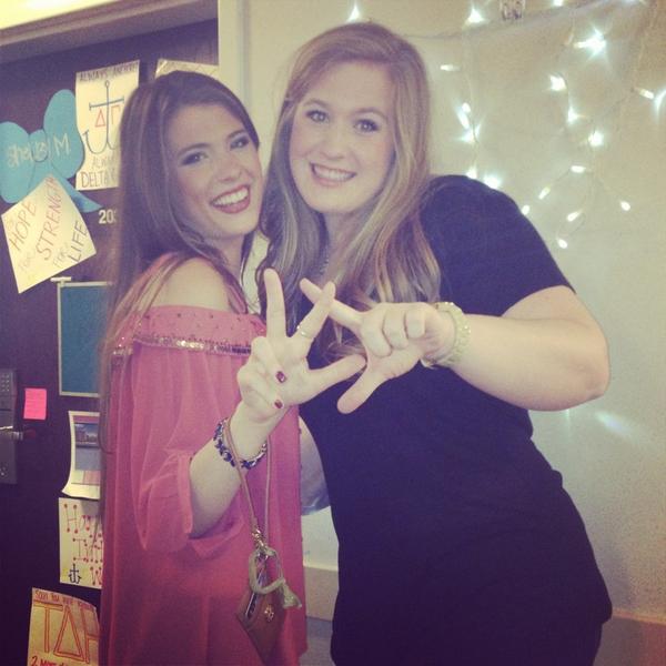 mackc23's tweet image. love love my roomz #bestfrans #kappaomega @annamalcrackerr