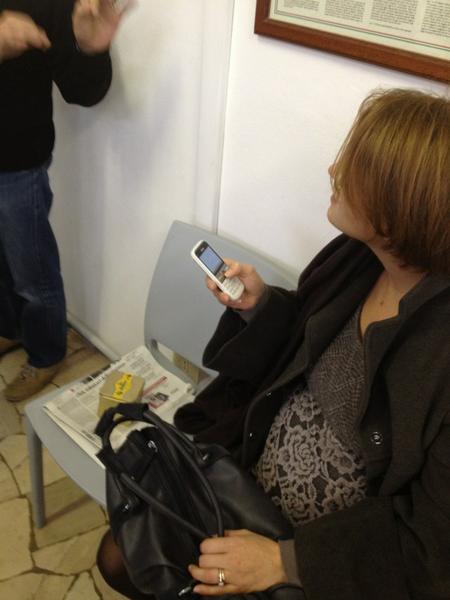 ivanscalfarotto's tweet photo. Ho votato, e ho fatto in tempo a vedere respinta una pericolosa infiltrata (per di più in attesa di piccolo infiltrato) http://t.co/GNwhXKCL