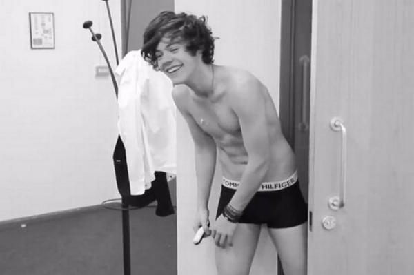 NeaSedej's tweet image. omg harry you are so hot!!:))