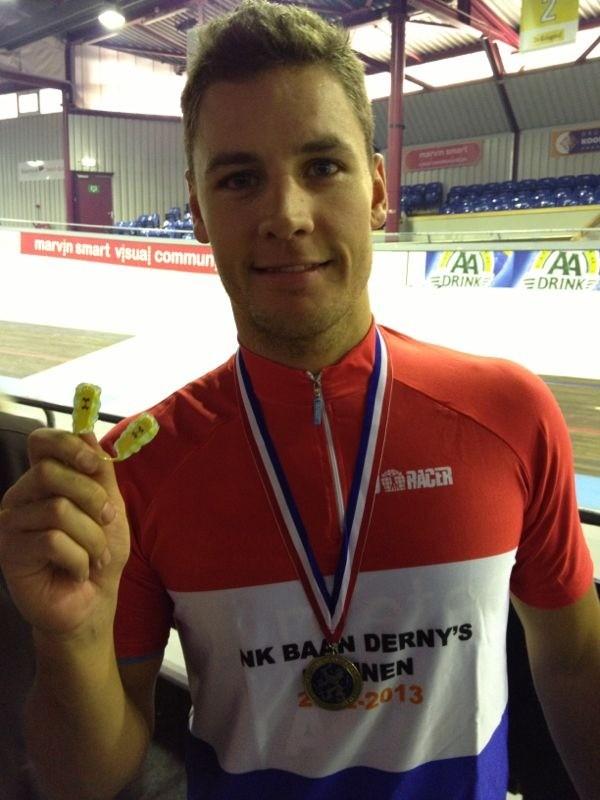 Yessss!!! NLkampioen achter de derny!@metecct @Lampe_Therapie <a href="/uwant2move/">rene van remmerden</a> <a href="/LampeInfo/">Berry Lampe 💡</a> <a href="/EgbertEgberts/">EgbertEgbertsFietsen</a> <a href="/UnderArmour/">Under Armour</a>