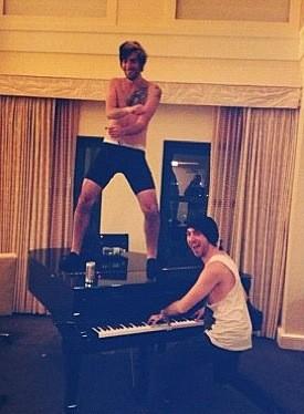 ItsMcdlove27's tweet image. @JackAllTimeLow Jacknam style?