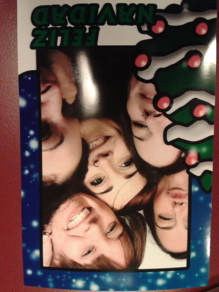 olgacastro6's tweet photo. Feliz navidad! @35t3l4 @PaulitaLopez7 @miriamjau_ @rosarosrous http://t.co/AXhhYiZR