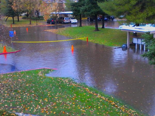 PennnnnyP's tweet image. Its suuuuuper flooded outside my house -.- #SHESSH