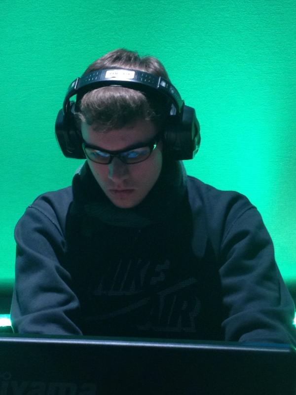 BanKsEsports's tweet photo. The man of the moment! Saviour Terran of the tournament going up against @dignitasbling #insomnia47 #sc2 #esports http://t.co/dYTkcVTB