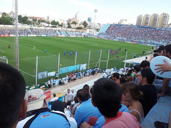 Ya ubicado en la dorada, vamos que se quedan los 3 puntos en casa. Juegue Belgrano jueguee!