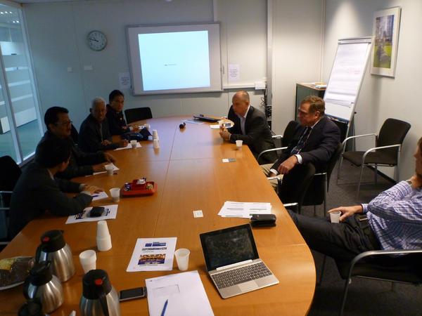 Topvorm's tweet image. Experts uit zusterstad Jakarta wisselen kennis uit met collega's Stedelijk beheer.