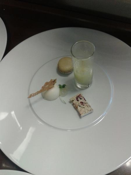 Granite van yuzu, nougat met matcha, macaron van groene thee en soja #tweetjam6 <a href="/KionaMalinka/">🅿販売 ⚜️実績360⚜️</a> <a href="/crusio/">IJssalon Crusio</a>