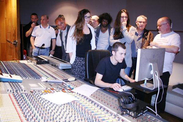 singcityFR's tweet image. Souvenir d'une séance d'enregistrement avec la SNCF ! #studioexperience