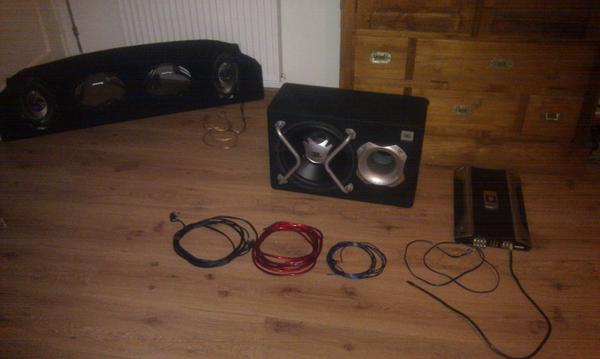 kim_wedding's tweet photo. Te koop JBL subwoofer en versterker, pioneer speakers met hoedenplank en alle kabels € 150 http://t.co/c6evzMlp