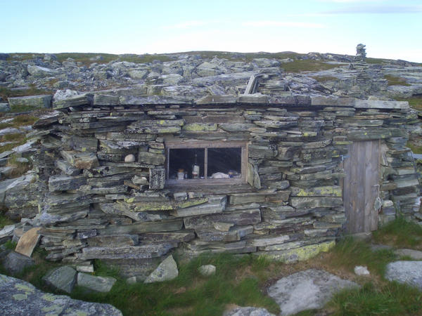 TunturiinFi's tweet image. Where is that stone hut? Missä on tämä kivinen autiotupa? #notrees #onlystone #Laplandquiz #3