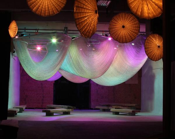 designboom's tweet image. clouds made from beaded chains by christopher moulder welcome passengers to atlanta's airport designboom.com/art/mammatus-f…