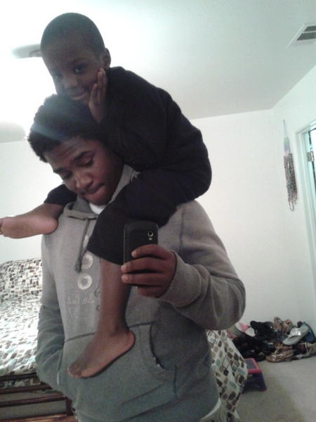SirSammy_'s tweet photo. What happens when I come and haven't seen my brother all day #ClimbingEverywhere #HalfMonkey #ToHyper #HeIsWild http://t.co/t4hVgDgN