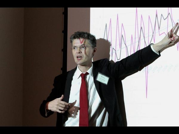 NYUAfricaHouse's tweet photo. @NYUAfricaHouse: @RenGroup @rencapman Charles Robertson presents at NYU Africa House #fastestbillion http://t.co/FZI7bonO
