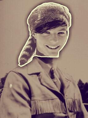 harryswood's tweet photo. Louis malinconico:"il cappello di mio nonno era fatto col gatto di mia zia!" http://t.co/wC3sNhCF