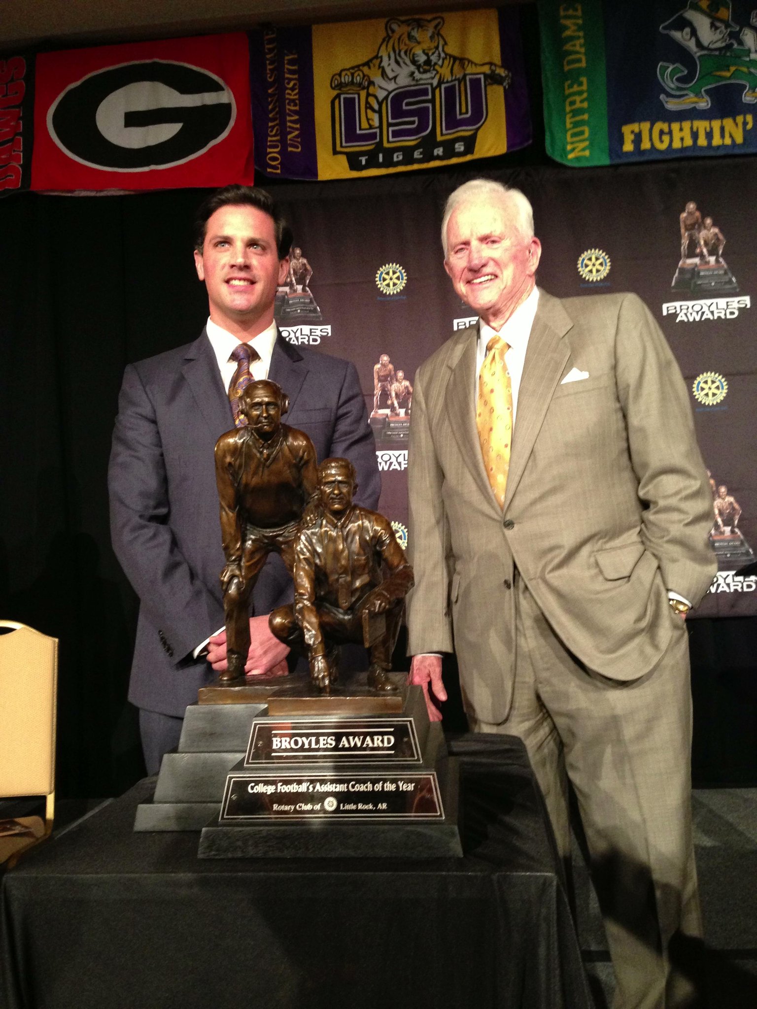 A9SxgI4CEAAhV9M.jpg:large