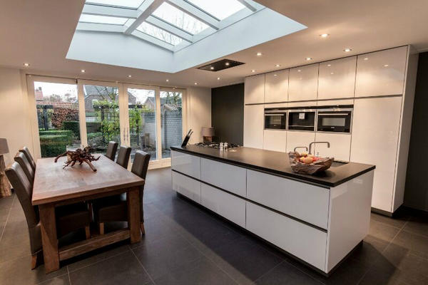 Leeuwerik_bv's tweet image. Weer een mooie keuken opgeleverd met daarin onze #Polygloss panelen!  IJswit #hoogglans.