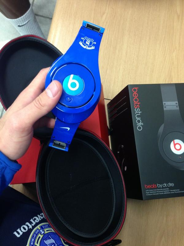 JasonRhubarb's tweet image. I so want these..........RT @tolisvellios: My new Dr Dre Beats