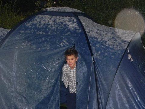 HuntingdonGymCl's tweet photo. First snow for @HarryODriscoll  as he continues to sleep outside to raise money for the new gym hall. Great work! http://t.co/AiBGuu1I