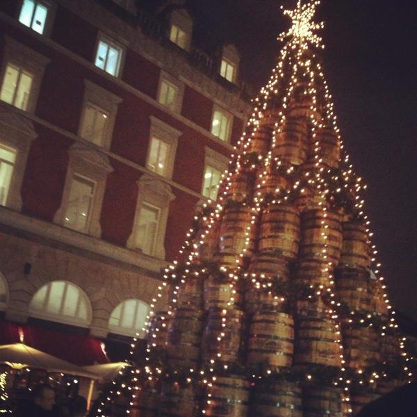 JDHoneyUK's tweet photo. Have you visited our Barrel Tree yet? #BarrelTree (Msg4+18©®JD) http://t.co/krzmL9Qo